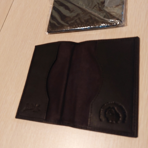 NWOT Muscox leather card holder - Picture 2 of 2